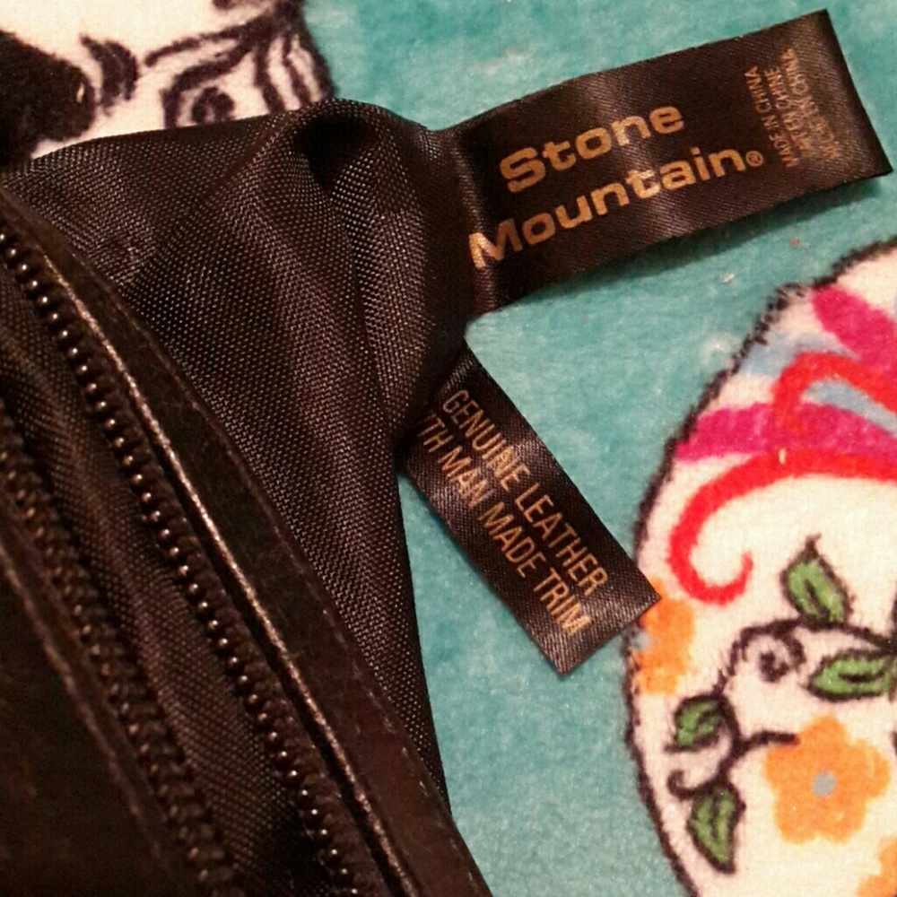 Vintage Stone Mountain Genuine Black Leather Crossbody/Shoulder Bag - Picture 4 of 16